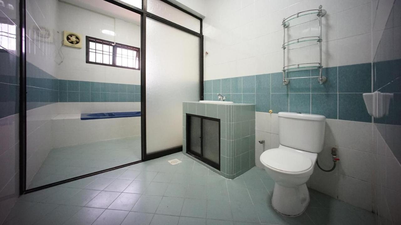 5min @bukit Indah@perling@4b3b Homestay *